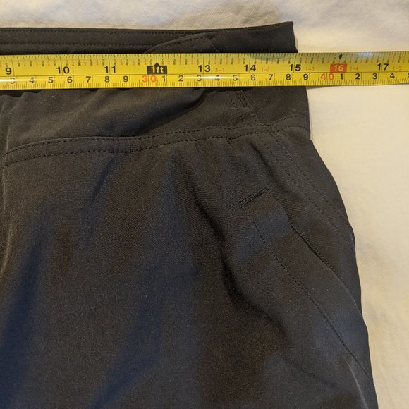 Louis Garneau Women’s Bike Walking Padded Pockets Reflective Black Short… - Picture 9 of 13